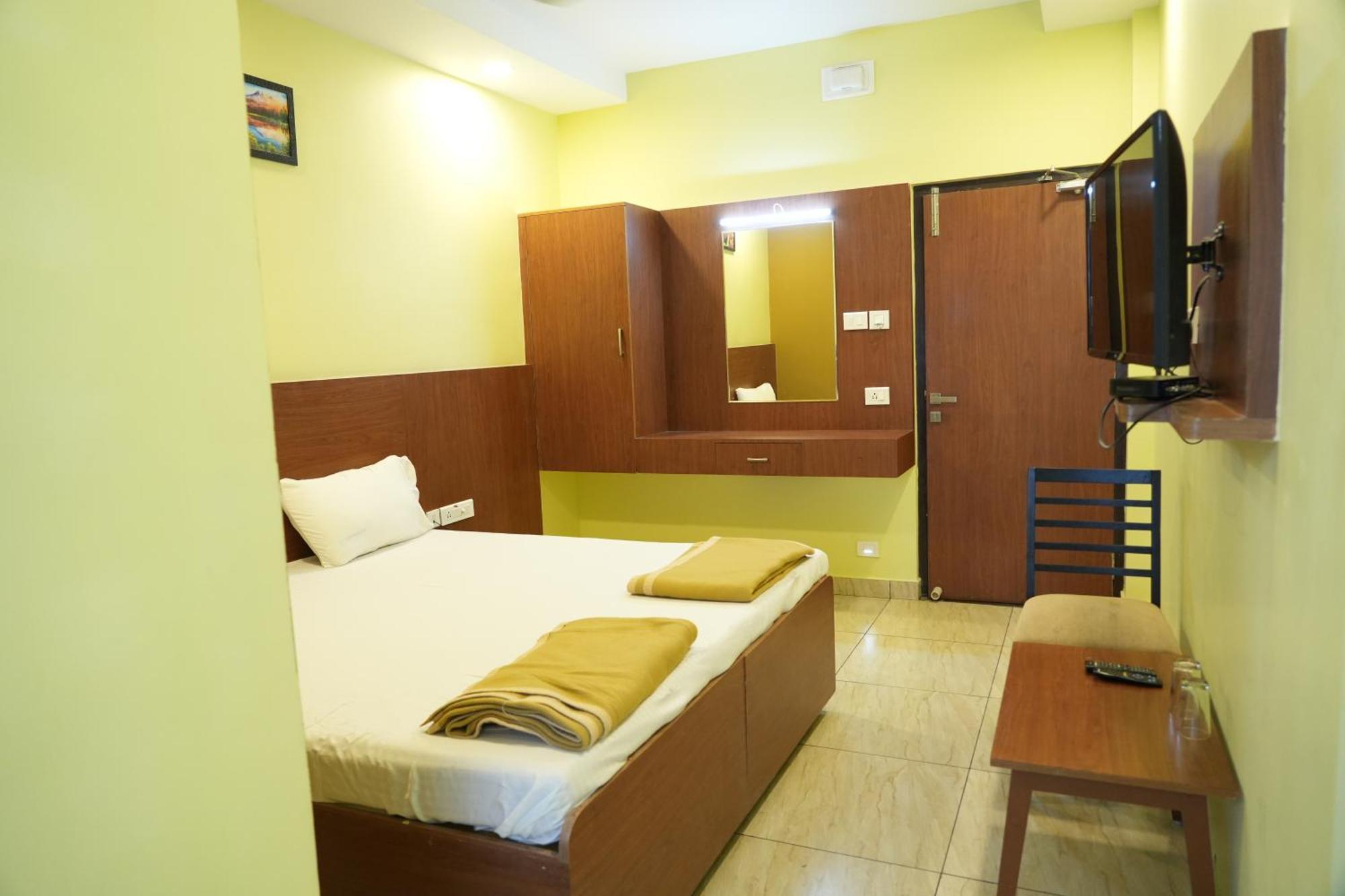 Sri Krishnan Residency 호텔 Pollāchi 외부 사진