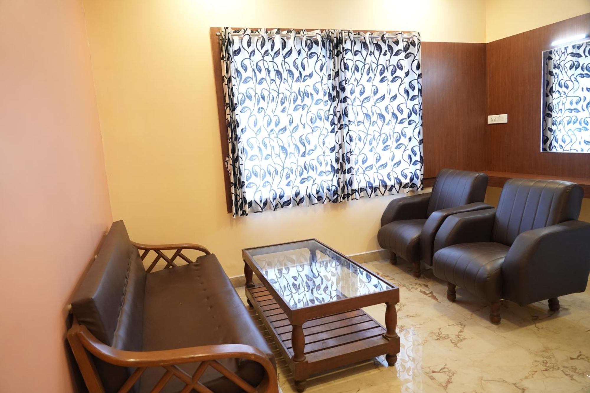 Sri Krishnan Residency 호텔 Pollāchi 외부 사진