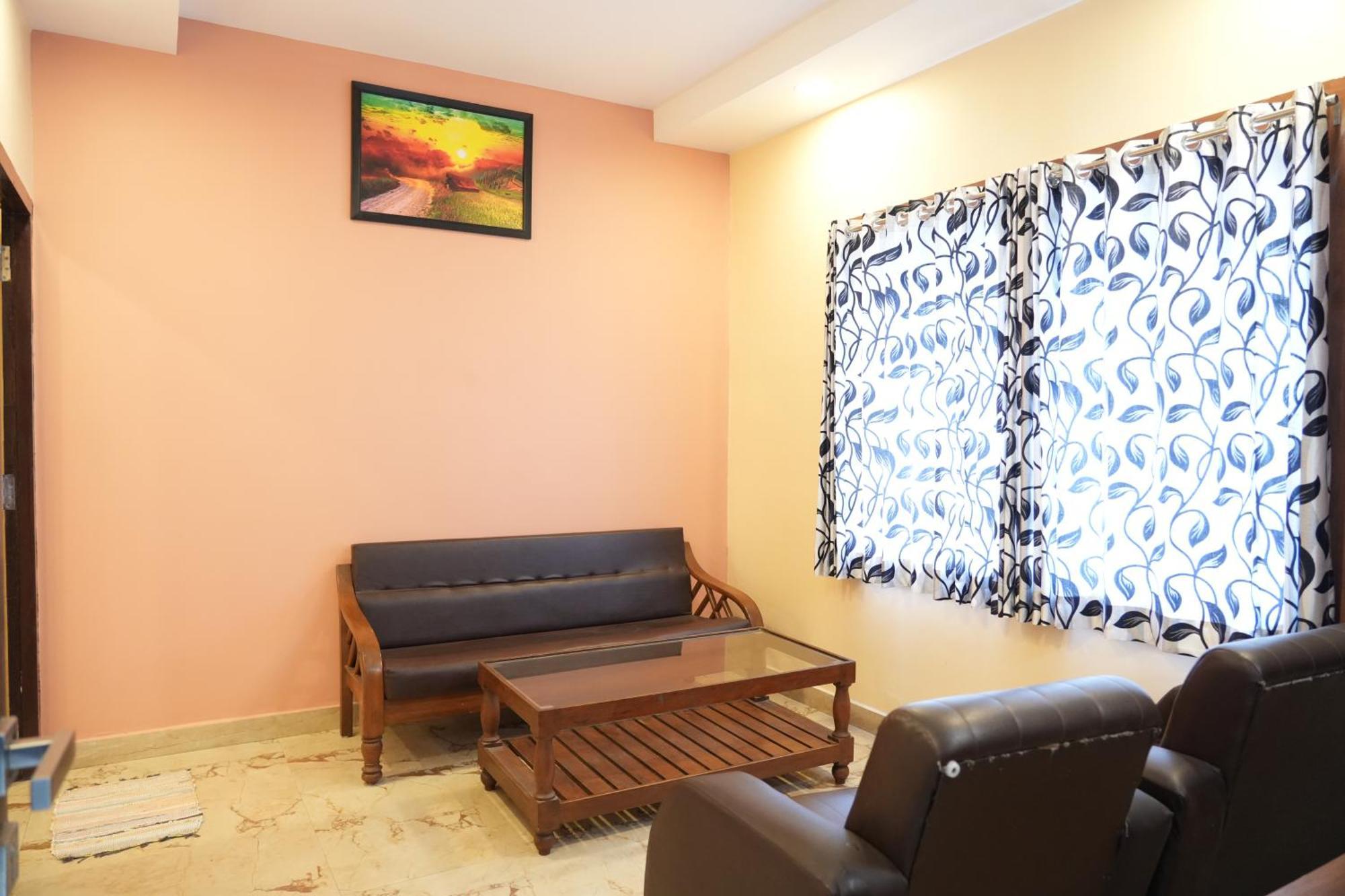 Sri Krishnan Residency 호텔 Pollāchi 외부 사진