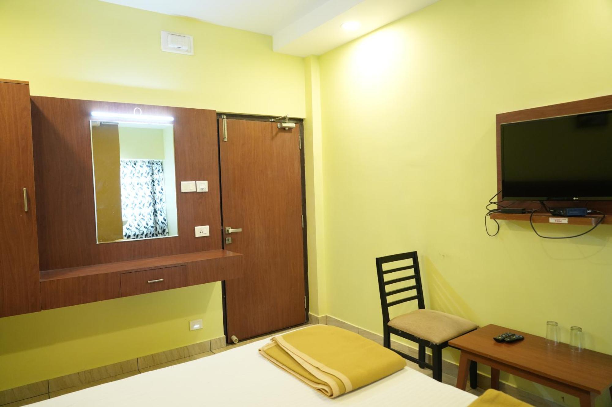Sri Krishnan Residency 호텔 Pollāchi 외부 사진