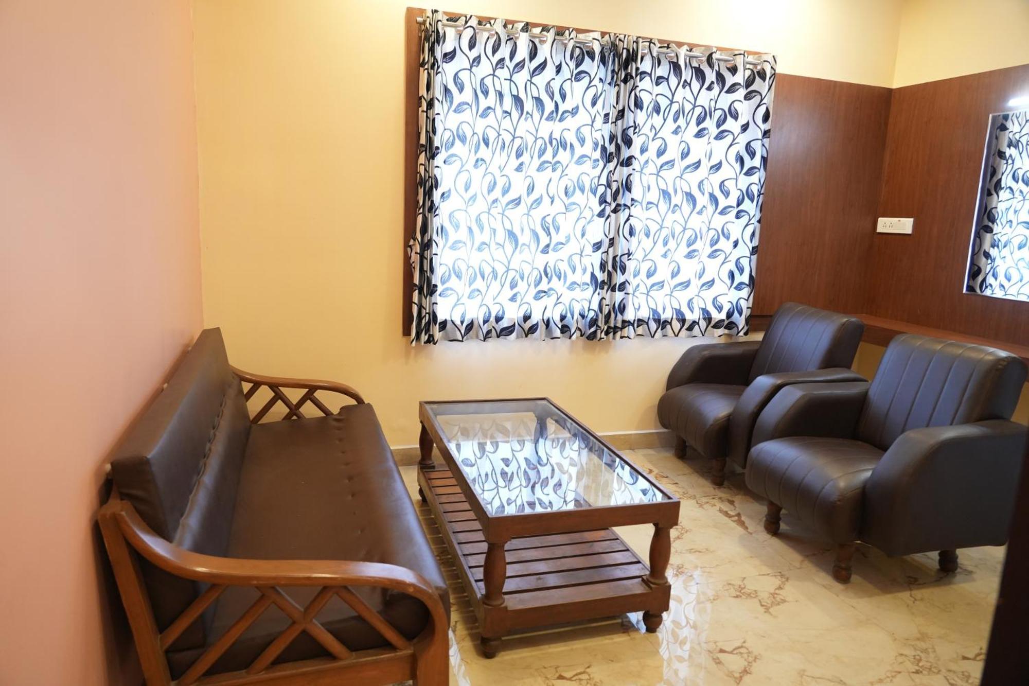 Sri Krishnan Residency 호텔 Pollāchi 외부 사진