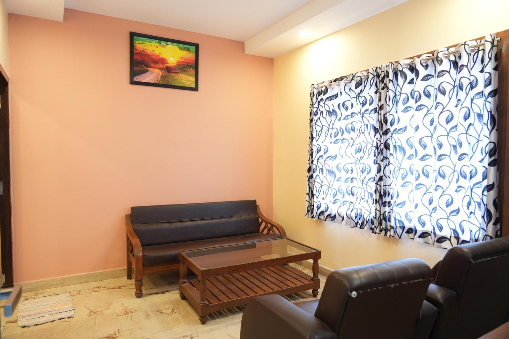 Sri Krishnan Residency 호텔 Pollāchi 외부 사진