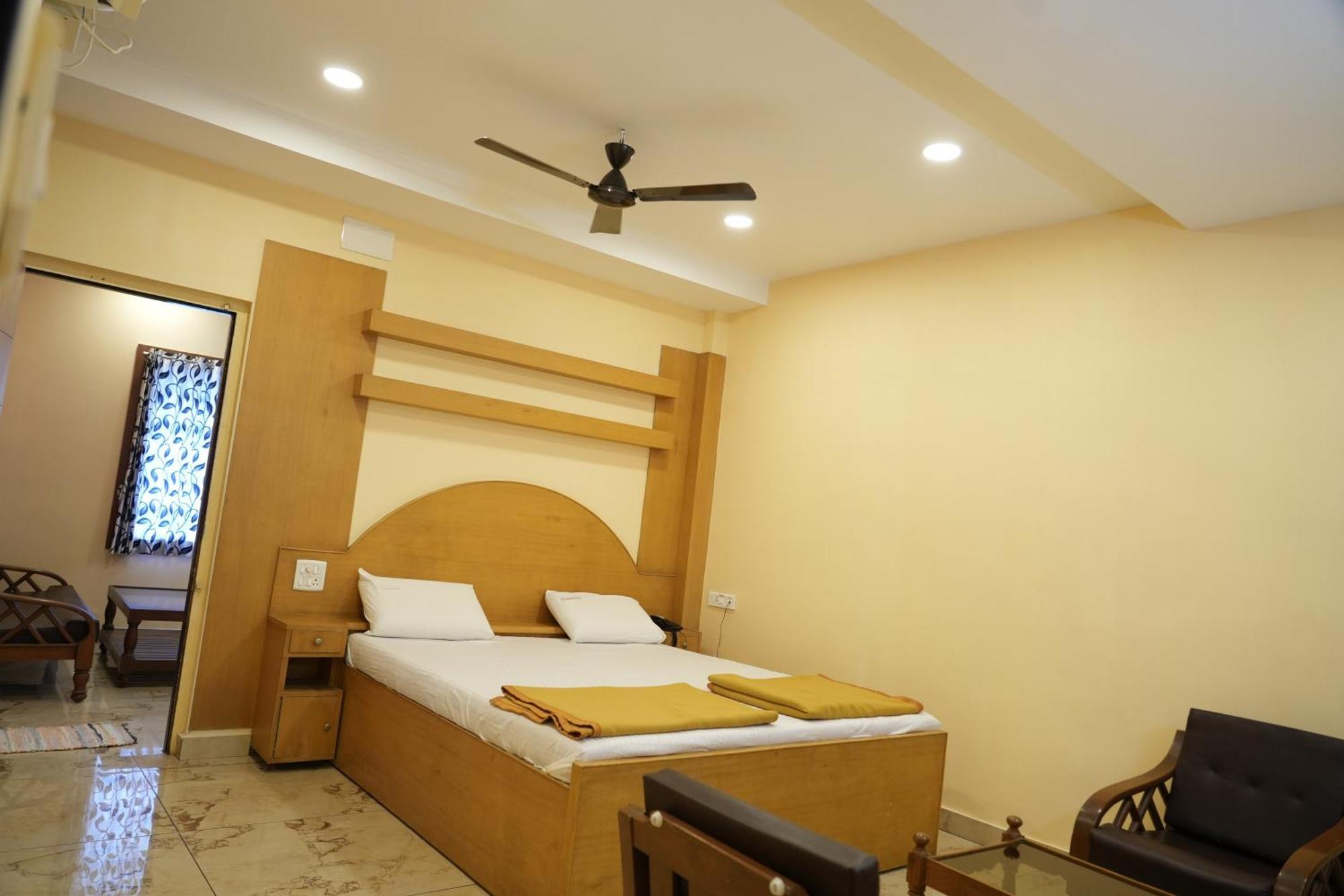 Sri Krishnan Residency 호텔 Pollāchi 외부 사진