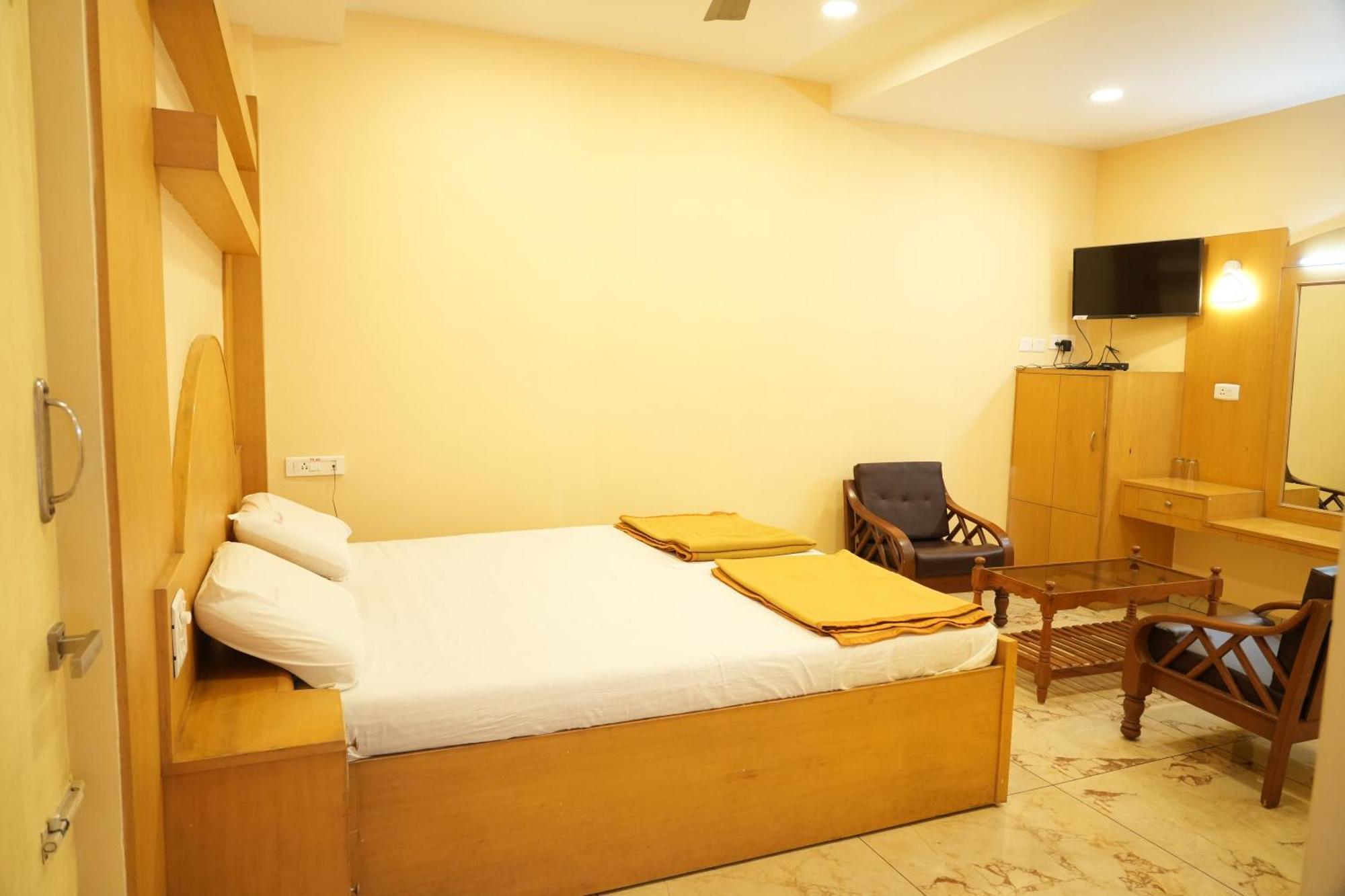 Sri Krishnan Residency 호텔 Pollāchi 외부 사진