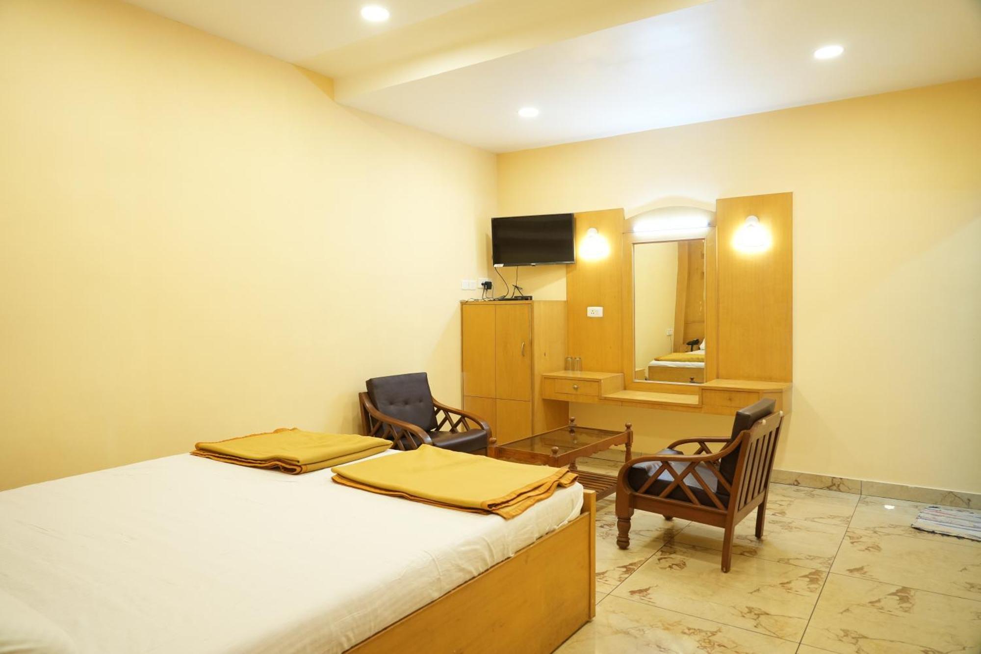 Sri Krishnan Residency 호텔 Pollāchi 외부 사진