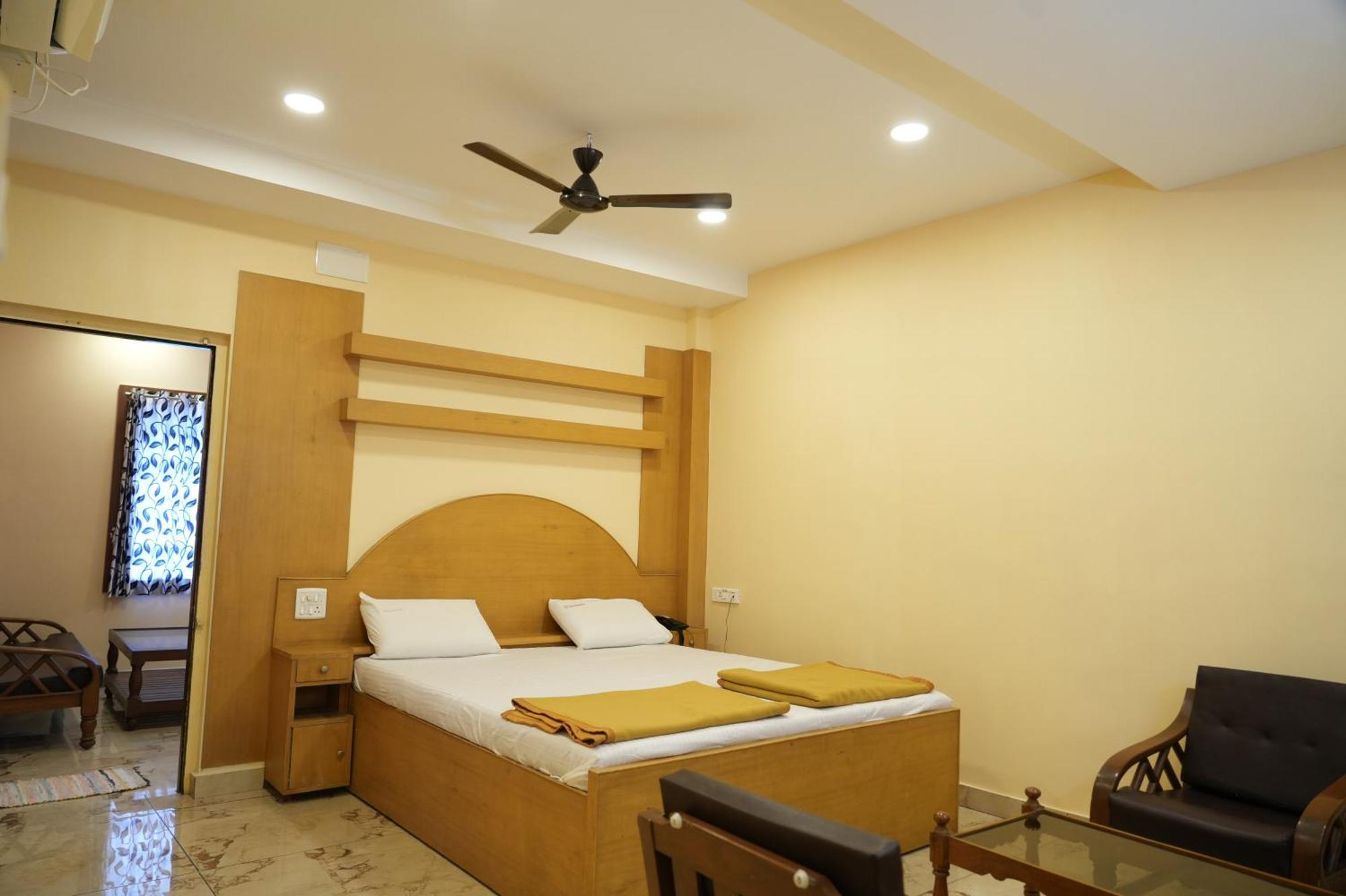 Sri Krishnan Residency 호텔 Pollāchi 외부 사진