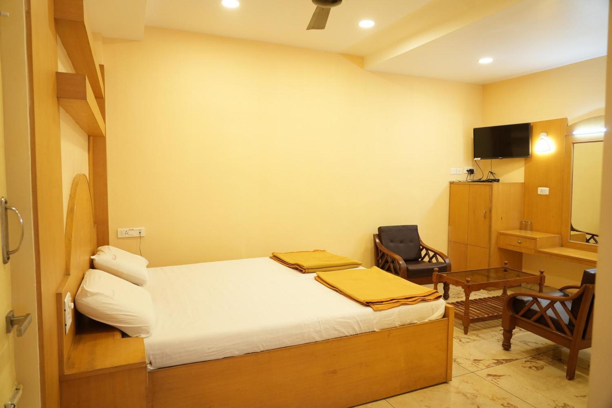 Sri Krishnan Residency 호텔 Pollāchi 외부 사진